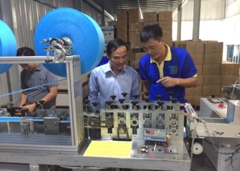 Hỗ trợ ứng dụng máy móc thiết bị tiên tiến trong sản xuất  khẩu trang từ vải không dệt