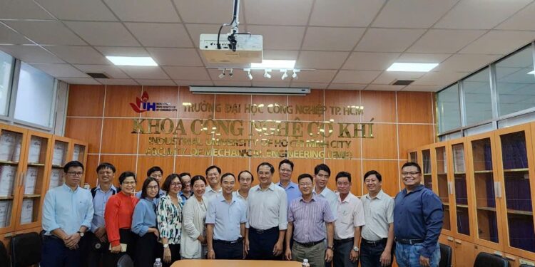 THAM QUAN MÔ HÌNH PHÒNG THÍ NGHIỆM NHÀ MÁY THÔNG MINH 4.0
