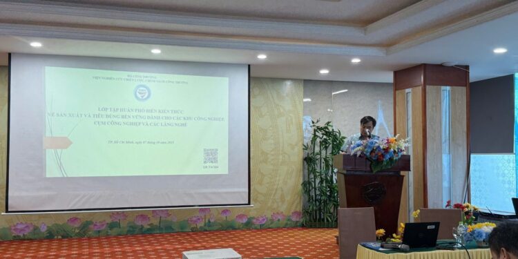 TẬP HUẤN PHỔ BIẾN KIẾN THỨC VỀ SẢN XUẤT VÀ TIÊU DÙNG BỀN VỮNG CHO CÁC KHU CÔNG NGHIỆP, CỤM CÔNG NGHIỆP VÀ LÀNG NGHỀ